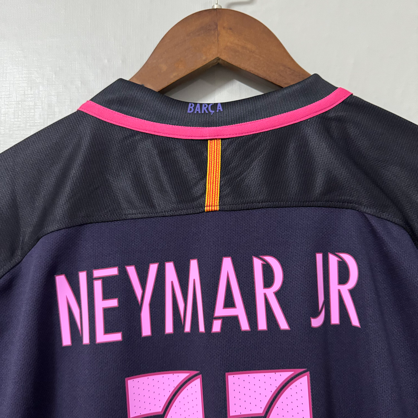 Barcelona 2016/17 Away Retro Jersey