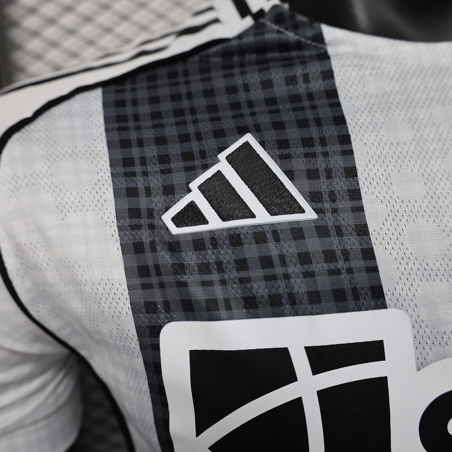 Newcastle United 2025/26 Home Jersey – Player Edition