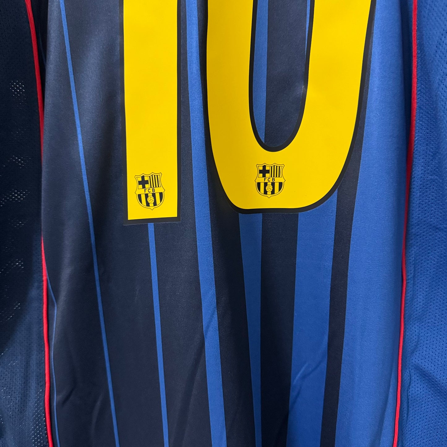 Barcelona 2004/05 Away Retro Jersey