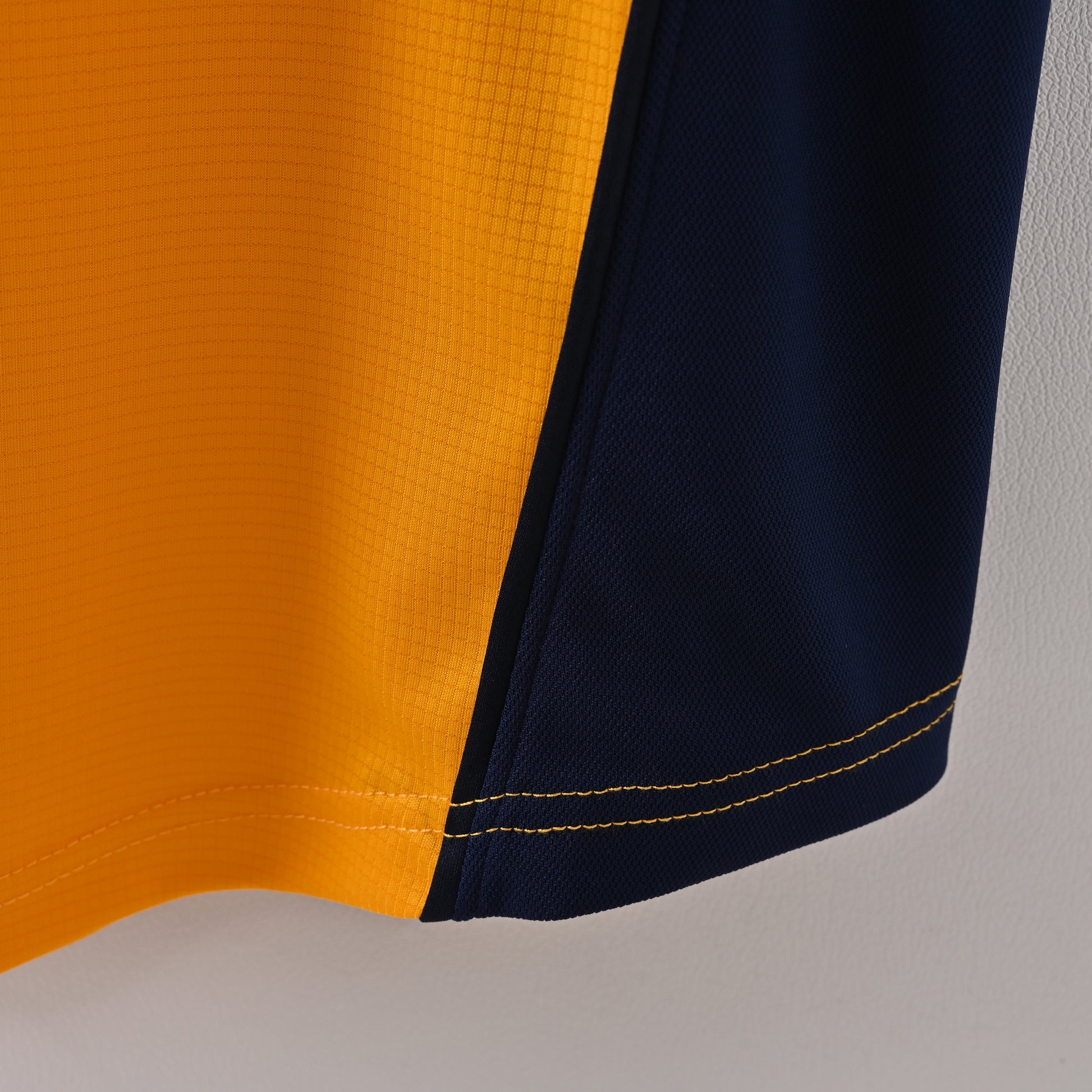 Liverpool 2000/01 Away Retro Jersey
