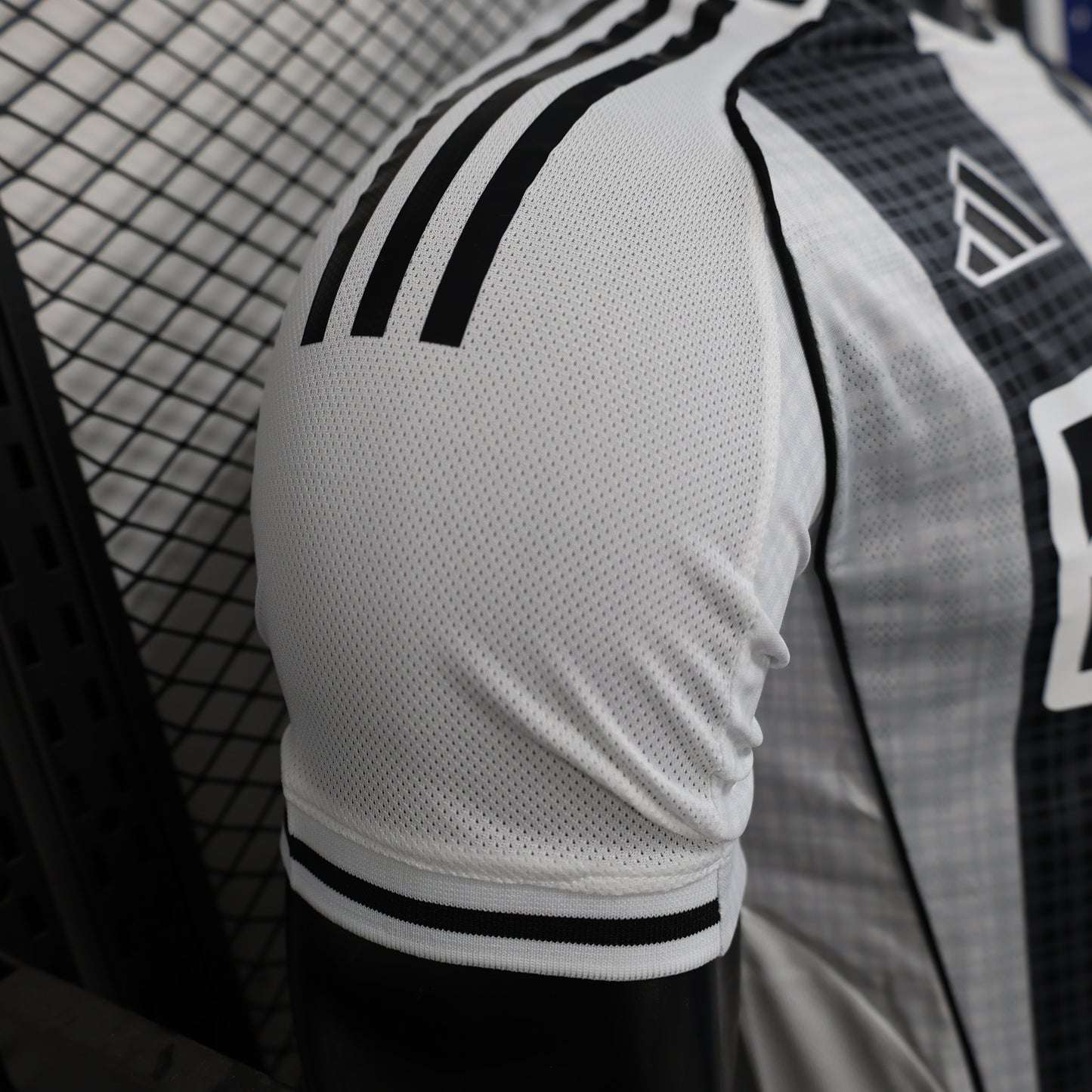 Newcastle United 2025/26 Home Jersey – Player Edition