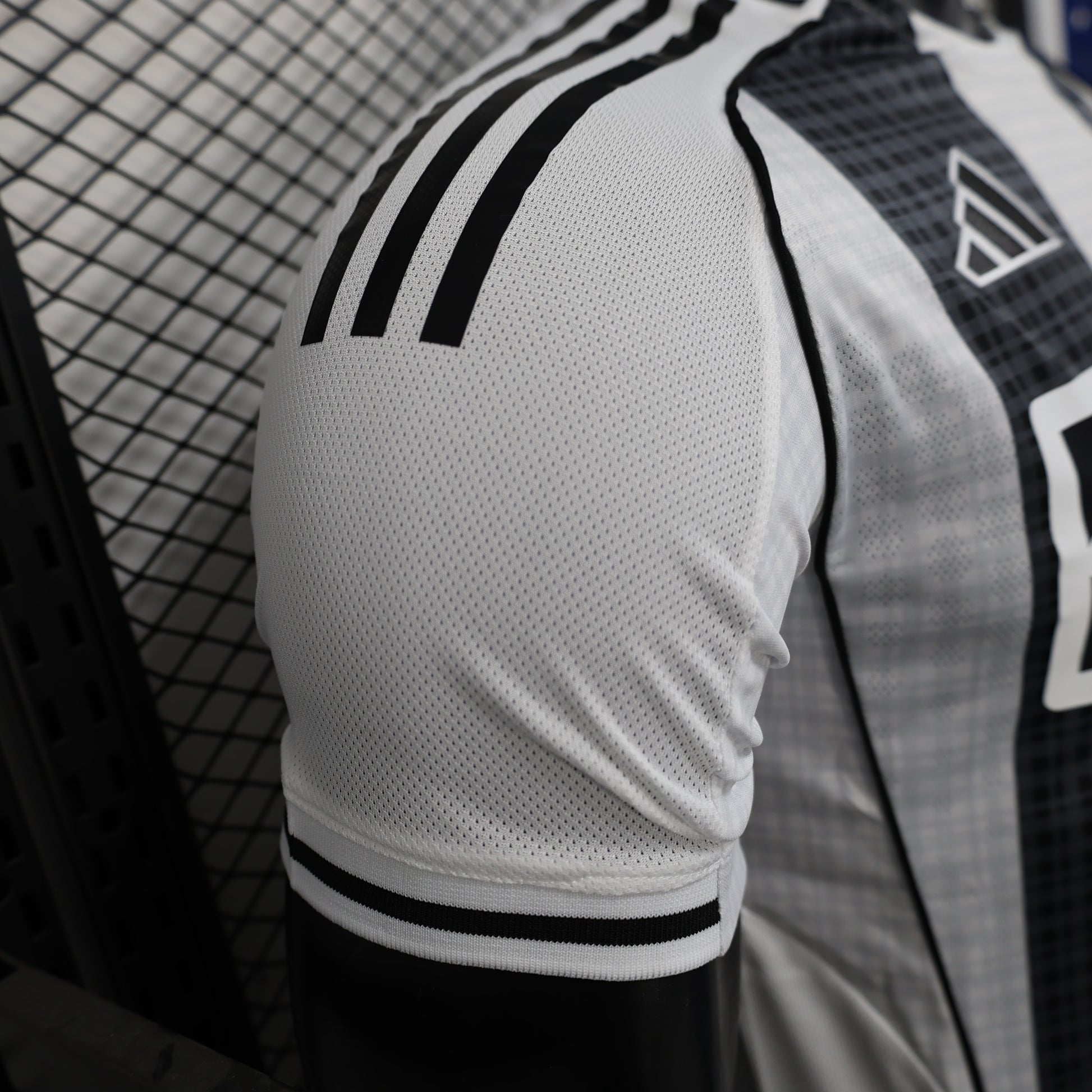 Newcastle United 2025/26 Home Jersey – Player Edition