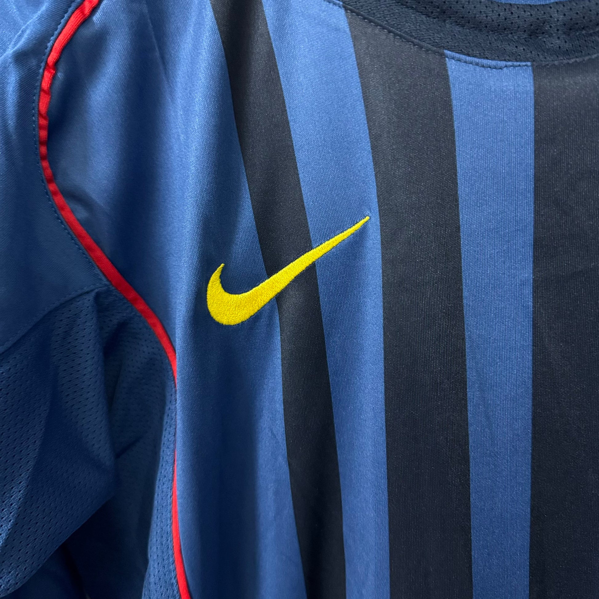 Barcelona 2004/05 Away Retro Jersey