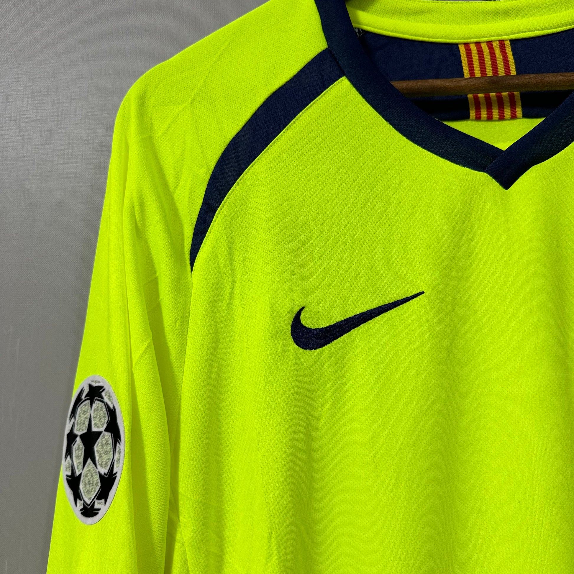 Barcelona 2005/6 Away Long-Sleeve Retro Jersey