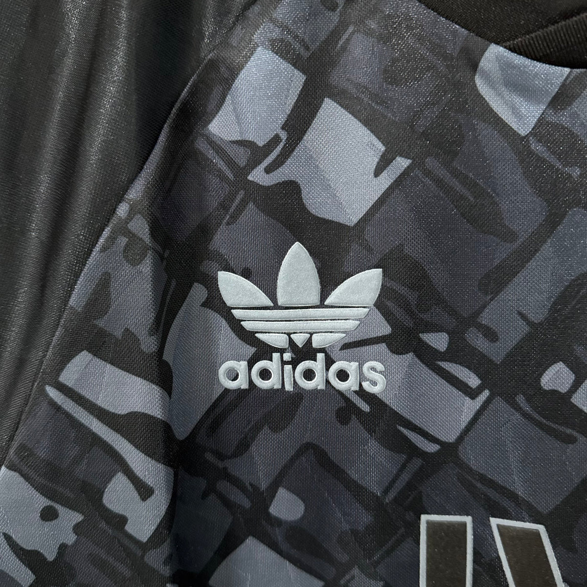 Arsenal 1990/92 JVC Blackout Retro Jersey – Special Edition