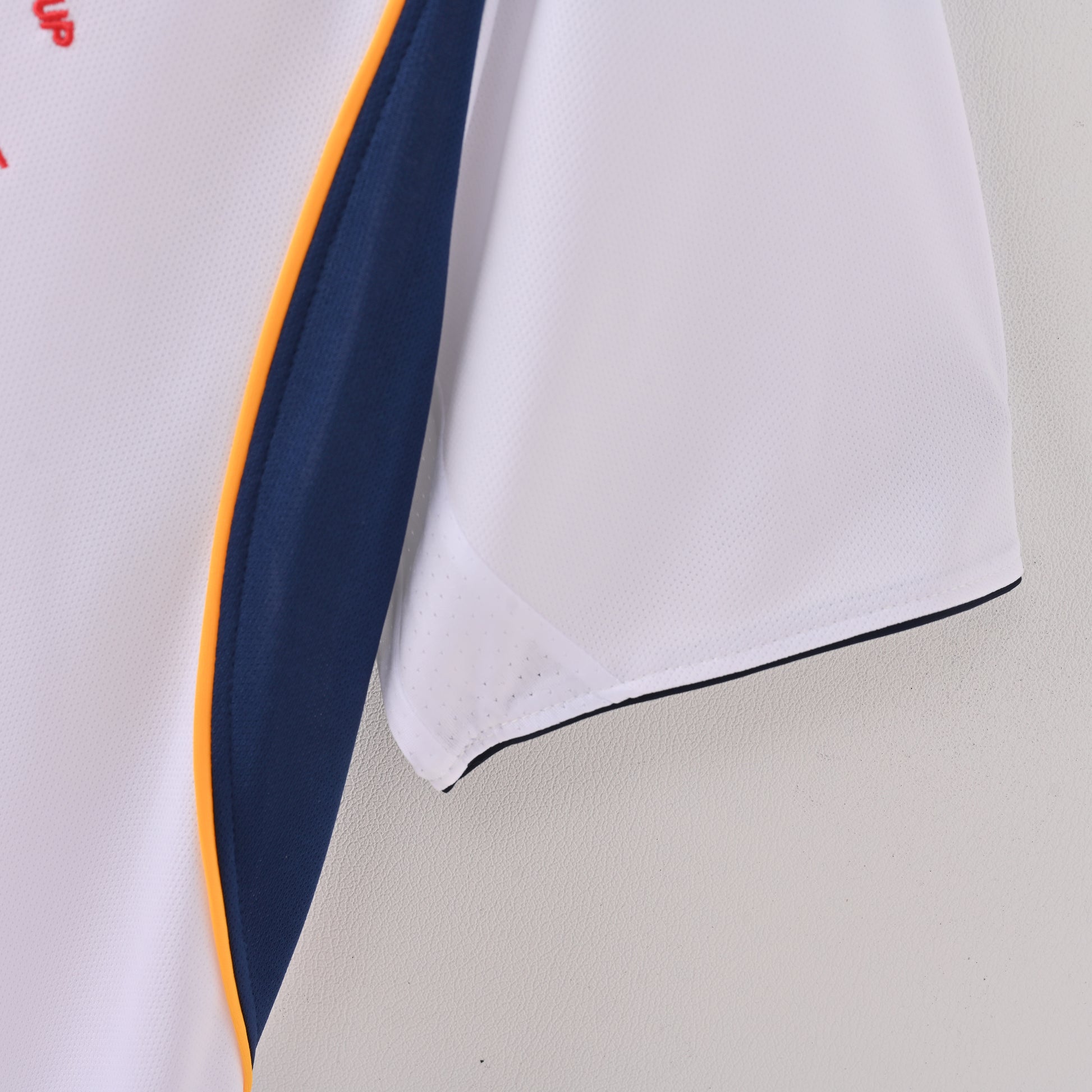 Liverpool 2001/02 Away Retro Jersey