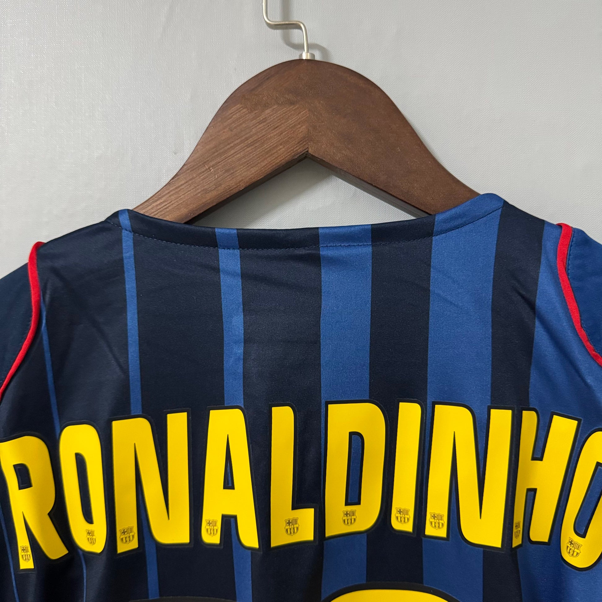 Barcelona 2004/05 Away Retro Jersey
