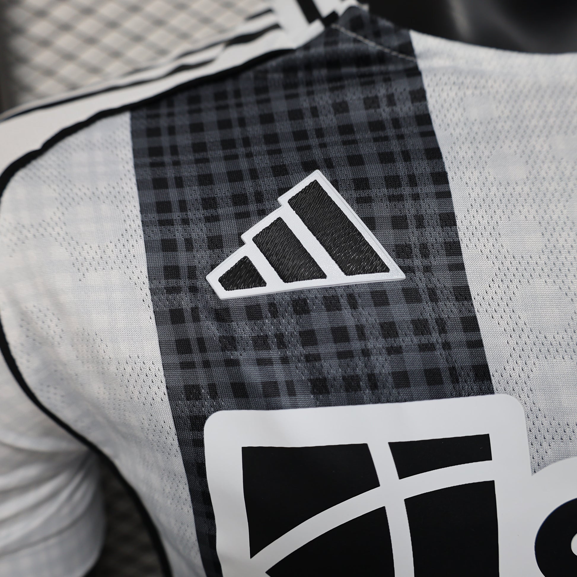 Newcastle United 2025/26 Home Jersey – Player Edition
