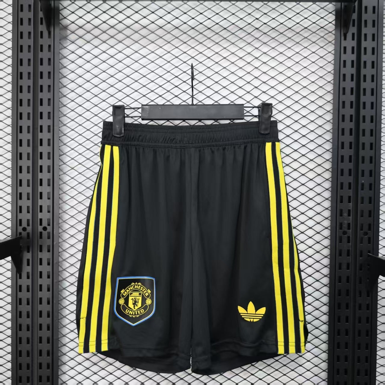 Manchester United 2025/26 Away Black Shorts – Player Edition