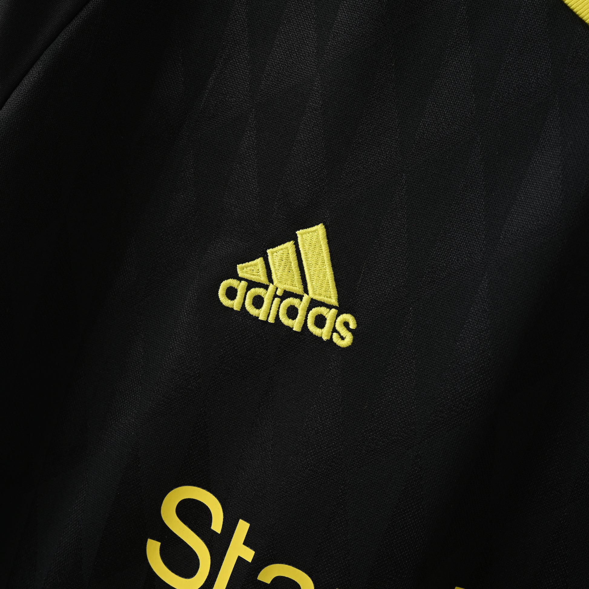 Liverpool 2010/11 Away Retro Jersey