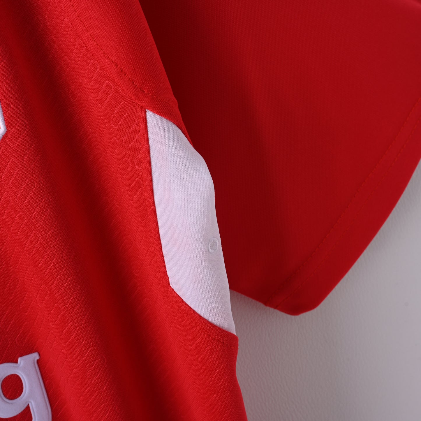 Liverpool 2004/05 Home Retro Jersey